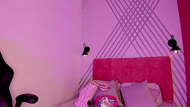 Giovanna oliveira online show from November 3, 2025, 11:22 am