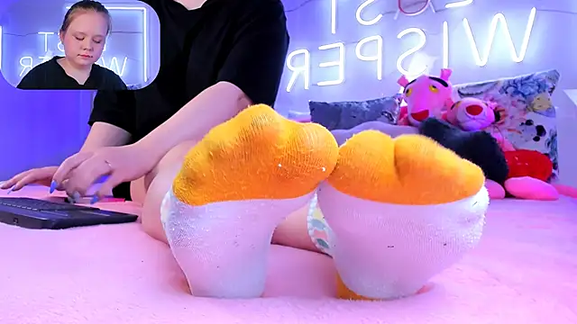 Snapshot of footfetish_baby chatting on December 9, 2024, 4:37 pm footfetish baby online show from December 9, 2024, 4:37 pm