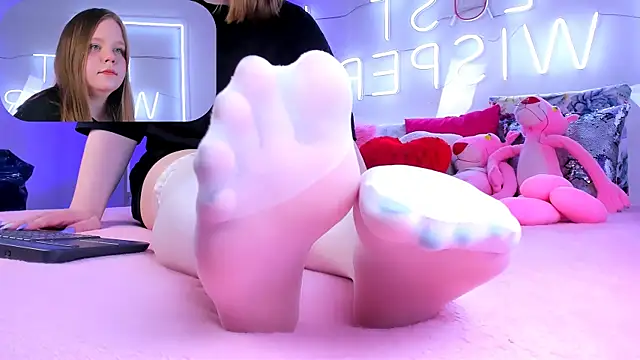 Snapshot of footfetish_baby chatting on December 16, 2024, 5:00 pm footfetish baby online show from December 16, 2024, 5:00 pm