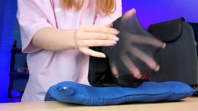 Snapshot of footfetish_baby chatting on October 3, 2025, 9:39 am footfetish baby online show from October 3, 2025, 9:39 am