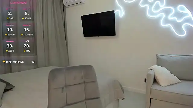 Snapshot of _cometoseeme_ chatting on January 5, 2025, 5:20 pm cometoseeme online show from January 5, 2025, 5:20 pm