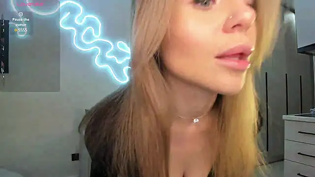 Snapshot of _cometoseeme_ chatting on February 6, 2025, 5:40 pm cometoseeme online show from February 6, 2025, 5:40 pm