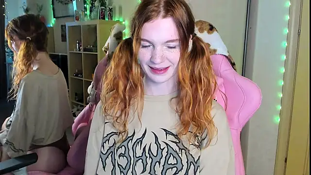 Snapshot of Sunny_Elly chatting on October 12, 2025, 8:24 am Sunny Elly online show from October 12, 2025, 8:24 am