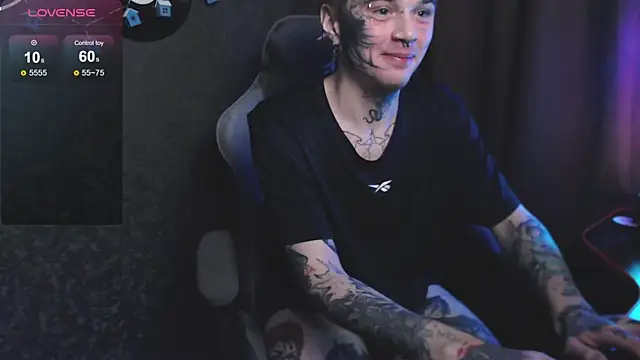 Snapshot of lonelycrystal chatting on January 6, 2025, 8:18 pm lonelycrystal online show from January 6, 2025, 8:18 pm