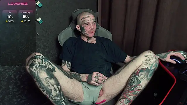 Snapshot of lonelycrystal chatting on October 6, 2025, 3:20 pm lonelycrystal online show from October 6, 2025, 3:20 pm