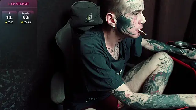 Snapshot of lonelycrystal chatting on October 29, 2025, 5:47 pm lonelycrystal online show from October 29, 2025, 5:47 pm