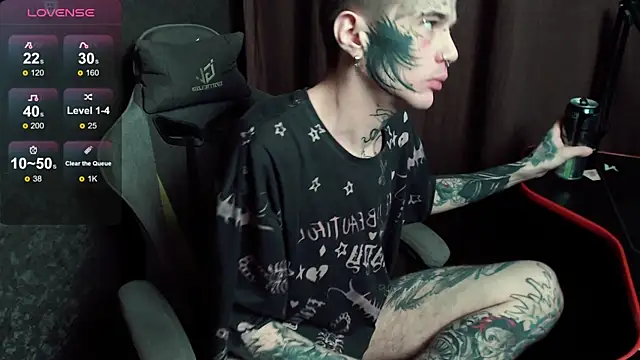 Snapshot of lonelycrystal chatting on October 31, 2025, 11:44 am lonelycrystal online show from October 31, 2025, 11:44 am