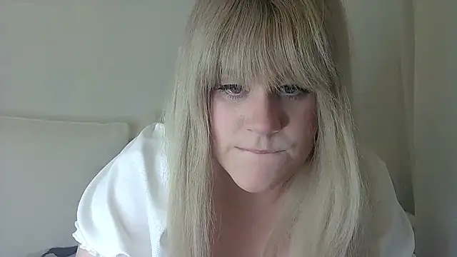 Snapshot of miramore chatting on February 7, 2025, 10:09 pm miramore online show from February 7, 2025, 10:09 pm