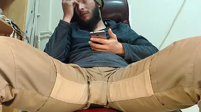 hardbigcock16 online show from January 18, 2025, 1:18 pm