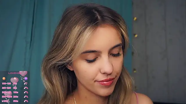 FannyHewson online show from October 25, 2025, 7:41 pm