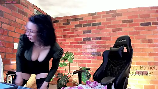 Snapshot of paulinabarnett- chatting on January 10, 2026, 5:37 pm paulinabarnett- online show from January 10, 2026, 5:37 pm