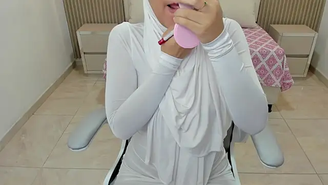 Hanaa latif online show from March 18, 2025, 12:14 pm