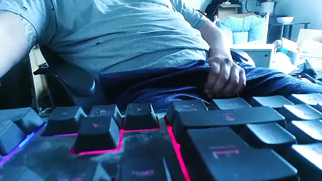 slickwill123 online show from April 17, 2026, 8:56 pm