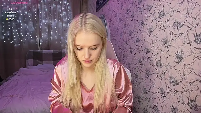 Healing  girl online show from December 23, 2024, 6:44 am