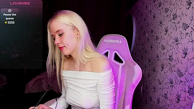 Healing  girl online show from February 12, 2025, 9:52 am