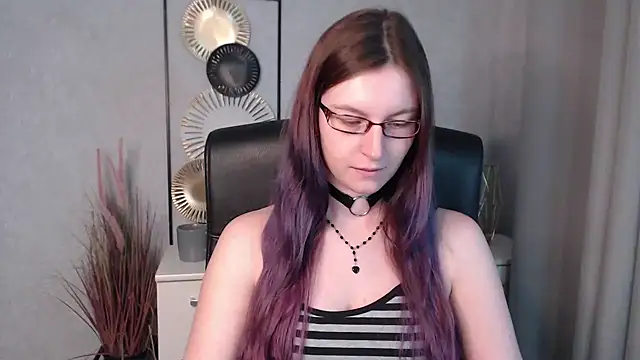 emmaxDelight online show from December 6, 2024, 1:33 pm