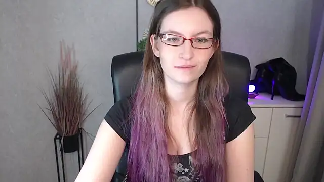 Snapshot of emmaxDelight chatting on November 5, 2025, 6:24 am emmaxDelight online show from November 5, 2025, 6:24 am