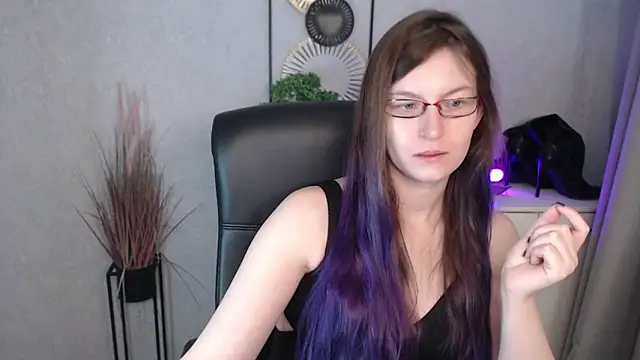 Snapshot of emmaxDelight chatting on November 6, 2025, 6:25 am emmaxDelight online show from November 6, 2025, 6:25 am