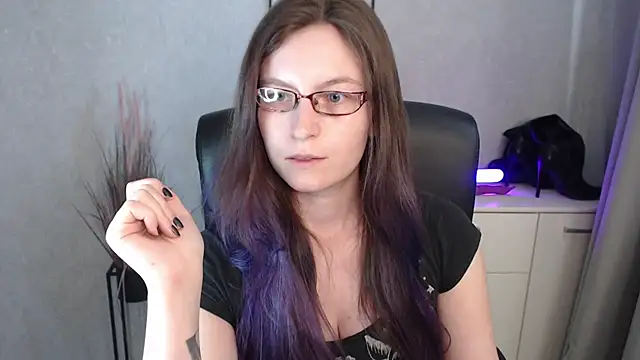 Snapshot of emmaxDelight chatting on November 7, 2025, 1:22 pm emmaxDelight online show from November 7, 2025, 1:22 pm