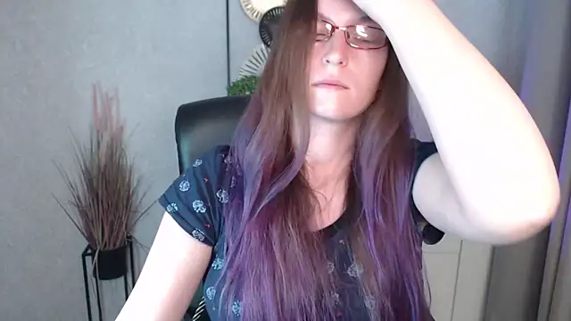 Snapshot of emmaxDelight chatting on November 13, 2025, 6:23 am emmaxDelight online show from November 13, 2025, 6:23 am