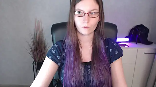 Snapshot of emmaxDelight chatting on November 13, 2025, 6:29 pm emmaxDelight online show from November 13, 2025, 6:29 pm