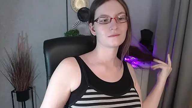 Snapshot of emmaxDelight chatting on November 18, 2025, 6:40 am emmaxDelight online show from November 18, 2025, 6:40 am