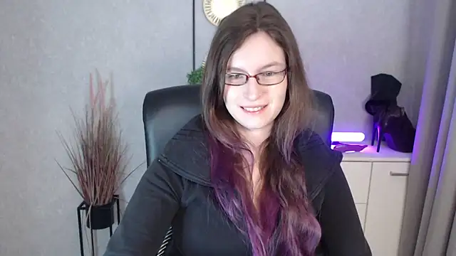 Snapshot of emmaxDelight chatting on November 21, 2025, 6:23 am emmaxDelight online show from November 21, 2025, 6:23 am