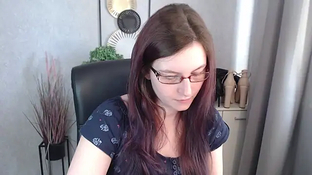 emmaxDelight online show from March 12, 2026, 1:28 pm