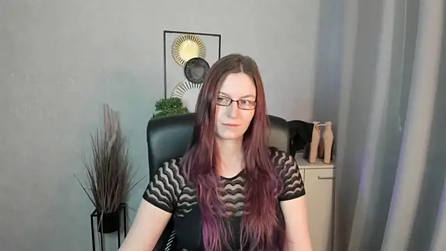 emmaxDelight online show from April 15, 2026, 6:20 am