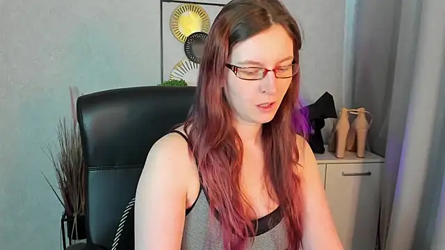 Snapshot of emmaxDelight chatting on May 18, 2026, 5:35 am emmaxDelight online show from May 18, 2026, 5:35 am