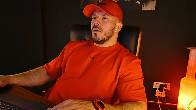 AngeloEric online show from December 14, 2025, 1:38 pm