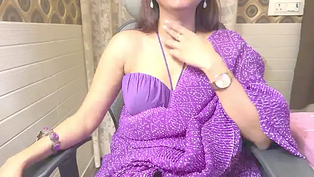 Snapshot of Your_Sassy_Goddess chatting on February 28, 2025, 11:34 pm Your Sassy Goddess online show from February 28, 2025, 11:34 pm