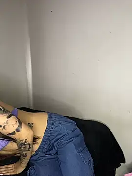 Snapshot of _Luuna chatting on March 15, 2025, 9:05 pm Luuna online show from March 15, 2025, 9:05 pm