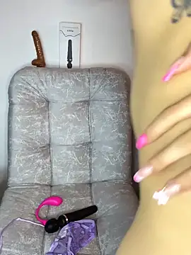 Snapshot of _Luuna chatting on November 13, 2025, 3:55 pm Luuna online show from November 13, 2025, 3:55 pm