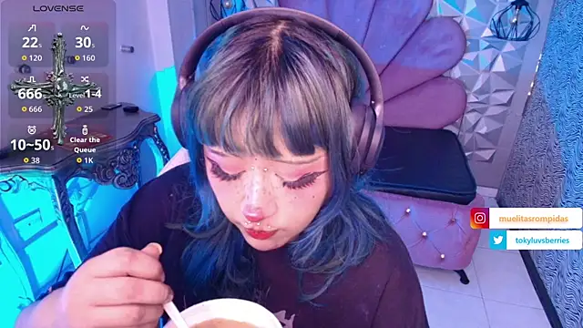 toky doll online show from December 4, 2025, 8:17 pm