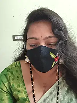 neelu-hoty online show from November 5, 2025, 1:55 pm