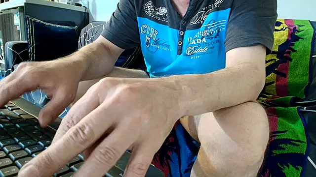 bi boy skype online show from May 21, 2026, 5:42 pm