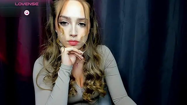 Snapshot of YaraKroft_ chatting on December 3, 2025, 8:45 am YaraKroft online show from December 3, 2025, 8:45 am