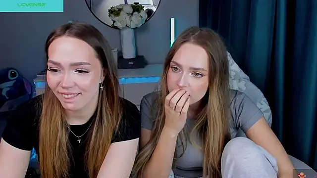 Snapshot of YaraKroft_ chatting on December 16, 2025, 5:29 pm YaraKroft online show from December 16, 2025, 5:29 pm