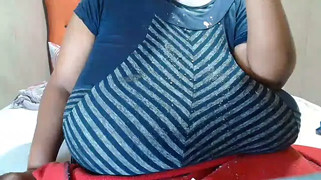 tinagiant online show from November 30, 2025, 9:52 pm