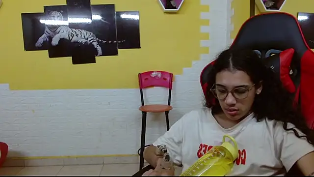 Snapshot of hellen_queensex chatting on February 4, 2025, 2:10 pm hellen queensex online show from February 4, 2025, 2:10 pm