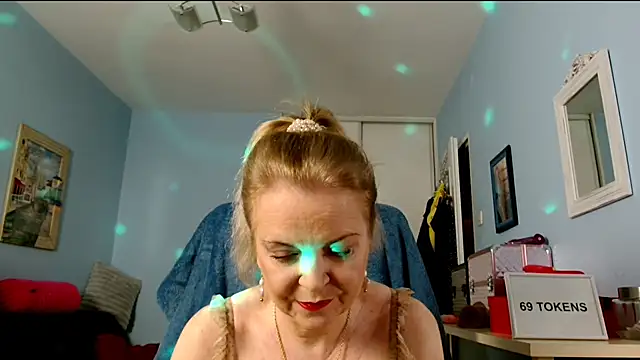 sexyjennyeu online show from April 3, 2026, 8:07 pm