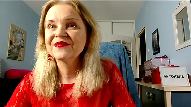 sexyjennyeu online show from April 7, 2026, 8:42 pm