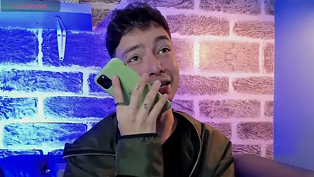 Snapshot of noah_ricci chatting on September 19, 2025, 12:39 pm noah ricci online show from September 19, 2025, 12:39 pm