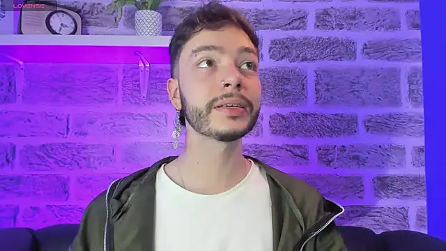 Snapshot of noah_ricci chatting on December 2, 2025, 12:10 pm noah ricci online show from December 2, 2025, 12:10 pm