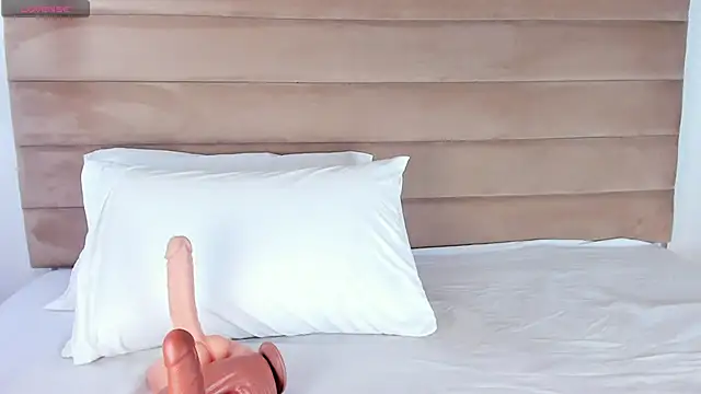 Snapshot of IsabellaJonns chatting on February 11, 2025, 4:22 am IsabellaJonns online show from February 11, 2025, 4:22 am