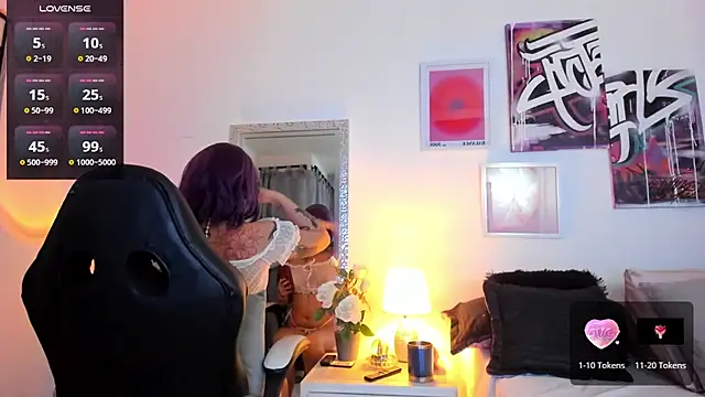 Snapshot of AnnieHuntters chatting on December 5, 2024, 2:09 am AnnieHuntters online show from December 5, 2024, 2:09 am