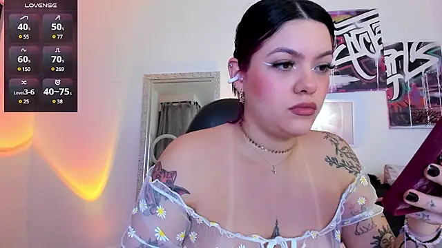 Snapshot of AnnieHuntters chatting on December 11, 2024, 1:37 am AnnieHuntters online show from December 11, 2024, 1:37 am