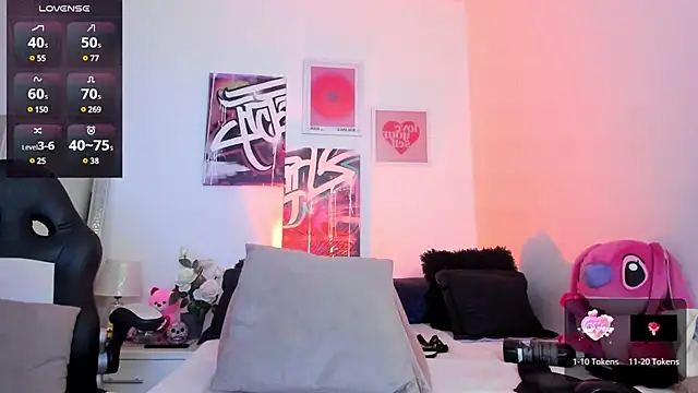 Snapshot of AnnieHuntters chatting on February 12, 2025, 6:08 am AnnieHuntters online show from February 12, 2025, 6:08 am