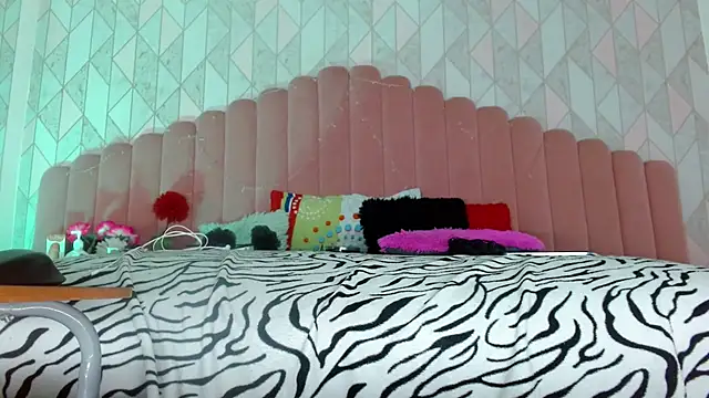 Snapshot of angelyy_02 chatting on December 5, 2024, 3:48 am angelyy 02 online show from December 5, 2024, 3:48 am